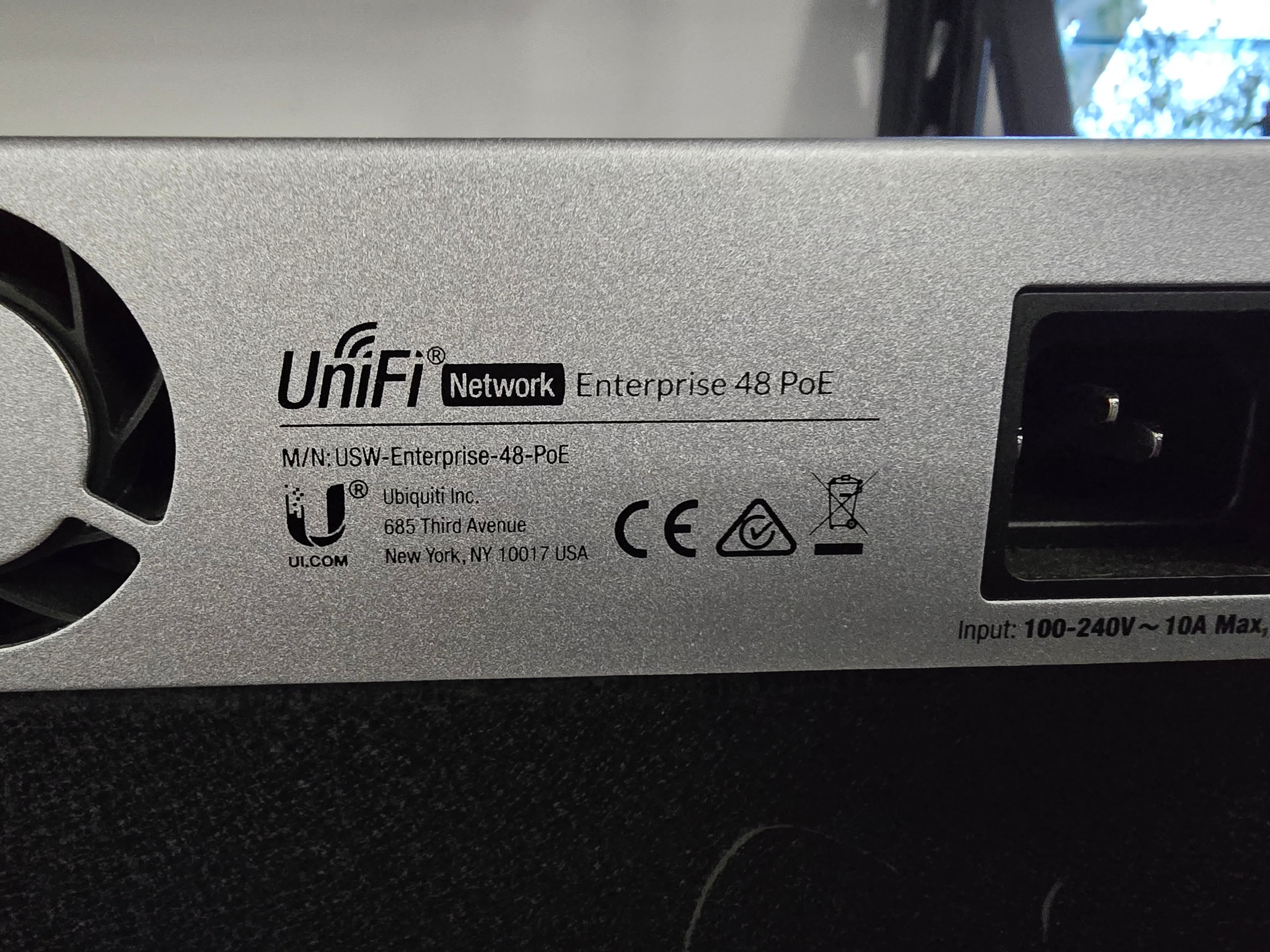 Ubiquiti Switch Enterprise 48-port PoE+ 48x2.5GbE Ports USW-Enterprise-48-PoE - NO BOX [PC]